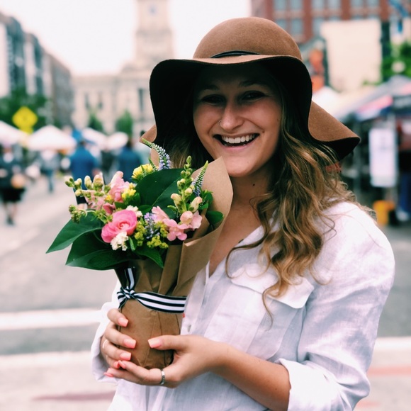 Meet your Posher, Gabby - Picture 4 of 4